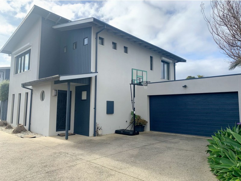 2/82 Beach Road, Torquay VIC 3228