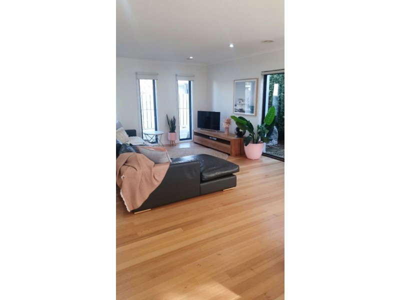 2/82 Beach Road, Torquay VIC 3228