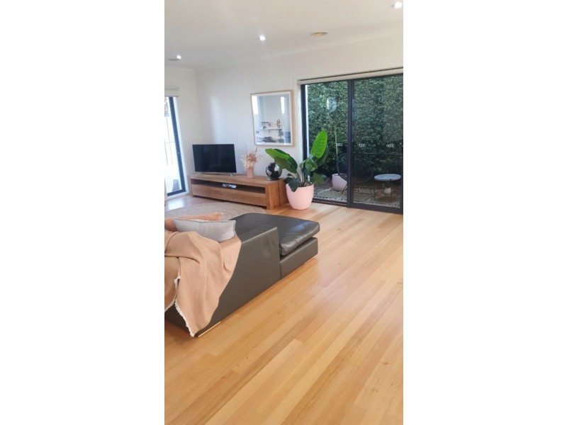 2/82 Beach Road, Torquay VIC 3228