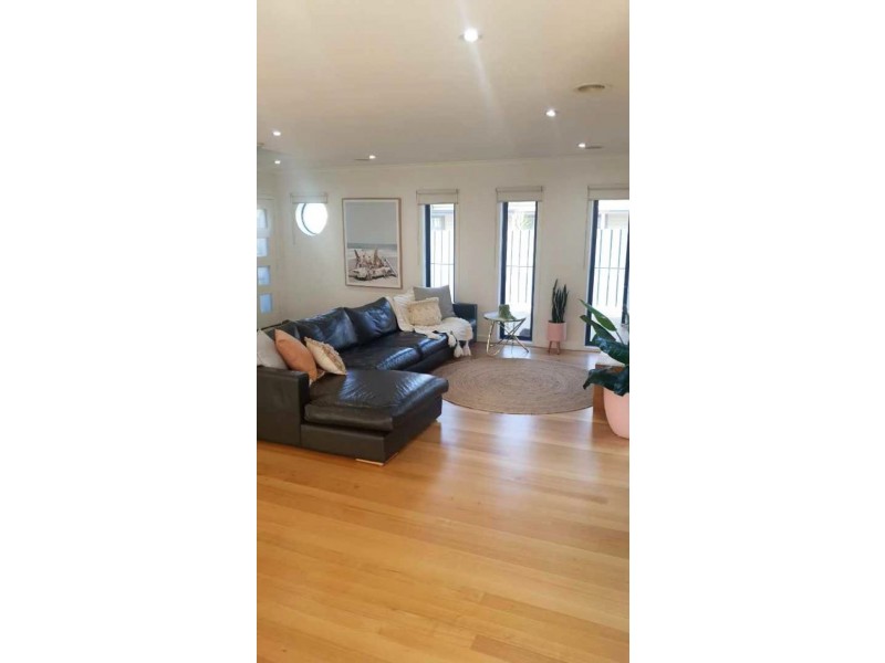 2/82 Beach Road, Torquay VIC 3228