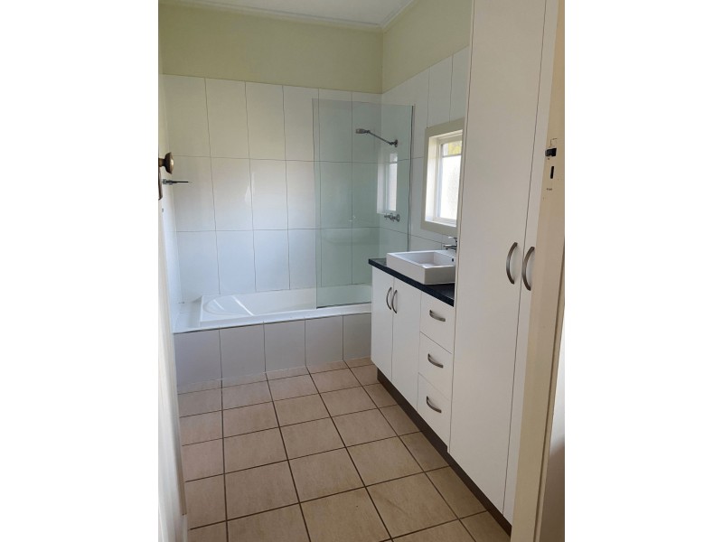 1 Hucker Street, Mackay QLD 4740