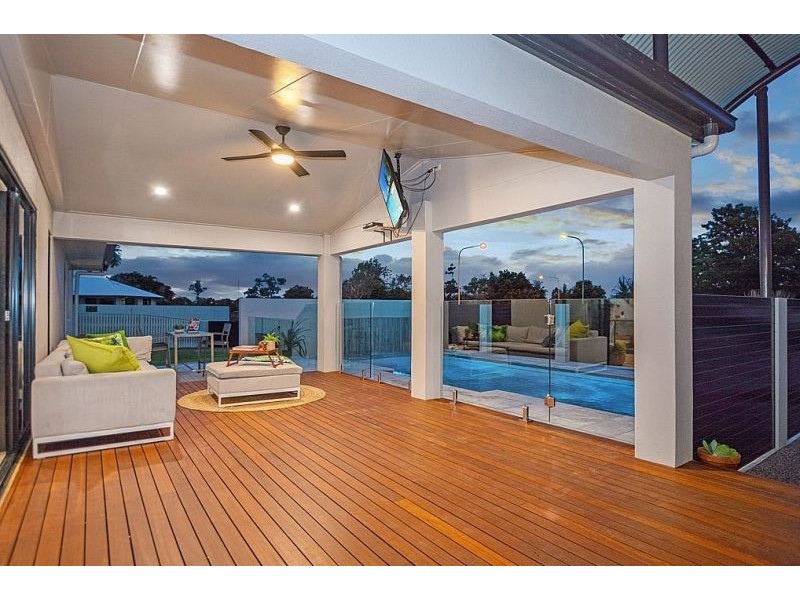 3 Hillock cres, Bushland Beach QLD 4818