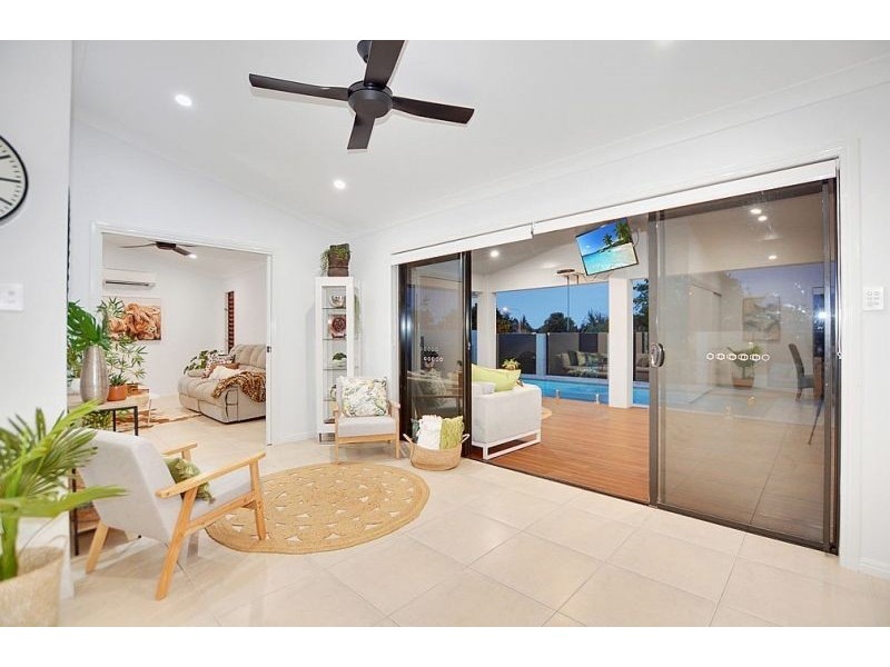 3 Hillock cres, Bushland Beach QLD 4818