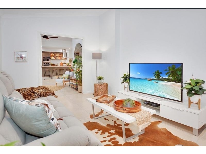 3 Hillock cres, Bushland Beach QLD 4818