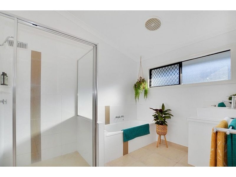 3 Hillock cres, Bushland Beach QLD 4818