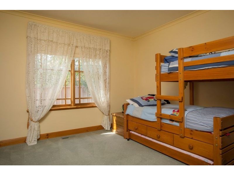 2 Tea-Tree court, Strathdale VIC 3550
