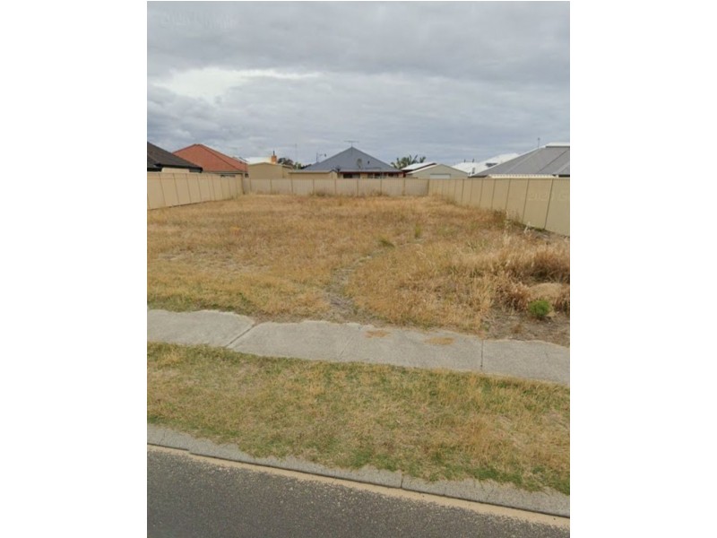 31 Peninsula Lakes Drive, Eaton WA 6232