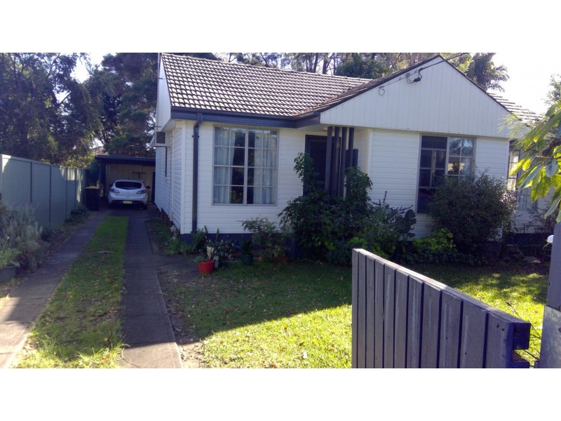 5 salamaua cres, Holsworthy NSW 2173