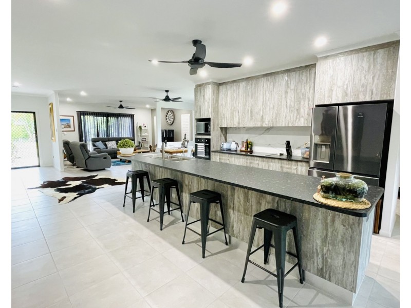 1 Justin Street, Balgal Beach QLD 4816