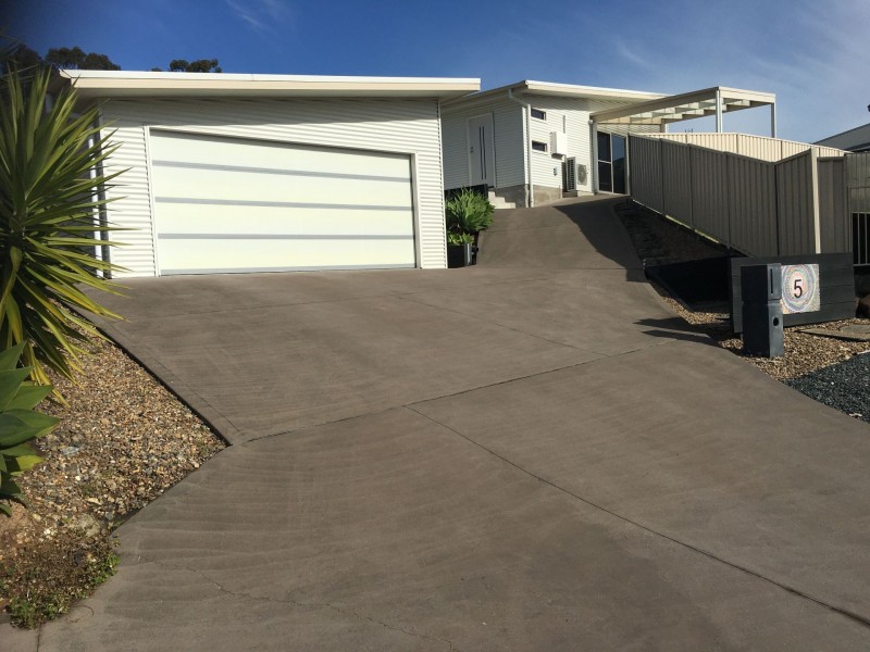 5 Seabreeze Lane, Malua Bay NSW 2536