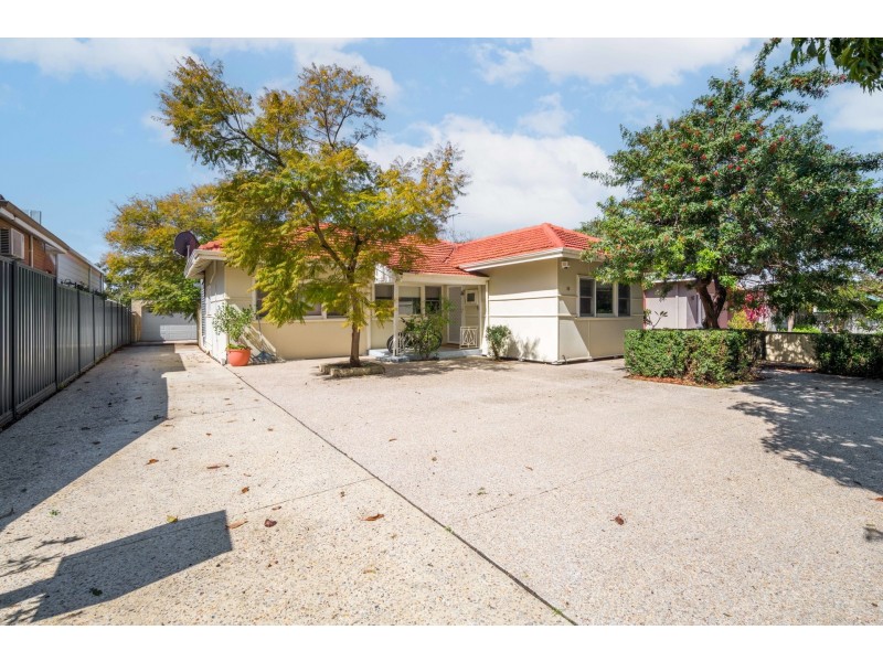 10 Lee Avenue, Hilton WA 6163