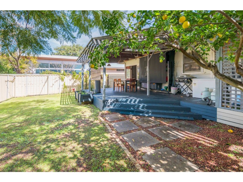 10 Lee Avenue, Hilton WA 6163