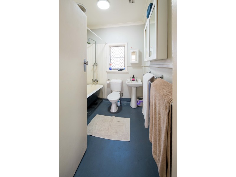 10 Lee Avenue, Hilton WA 6163