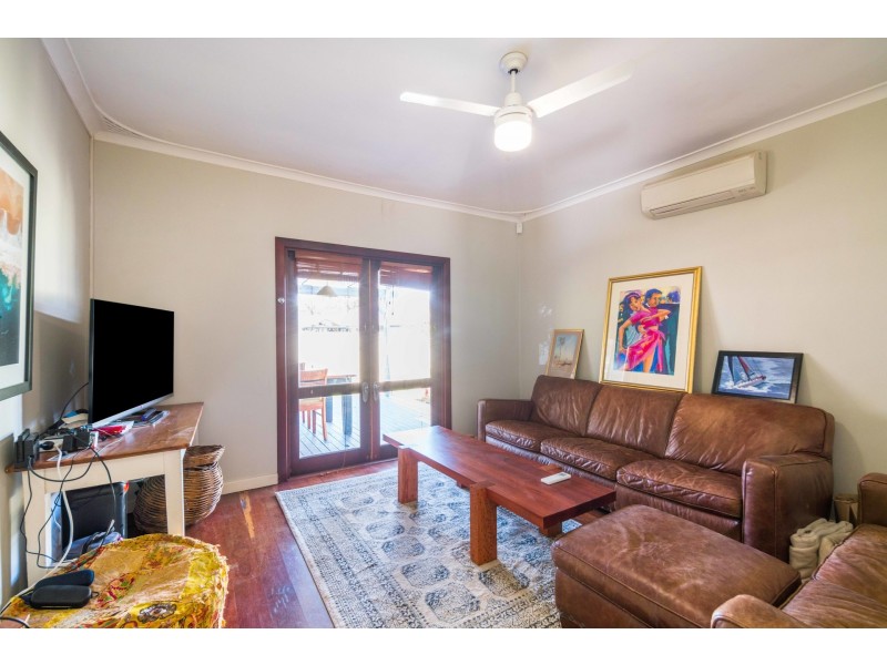 10 Lee Avenue, Hilton WA 6163