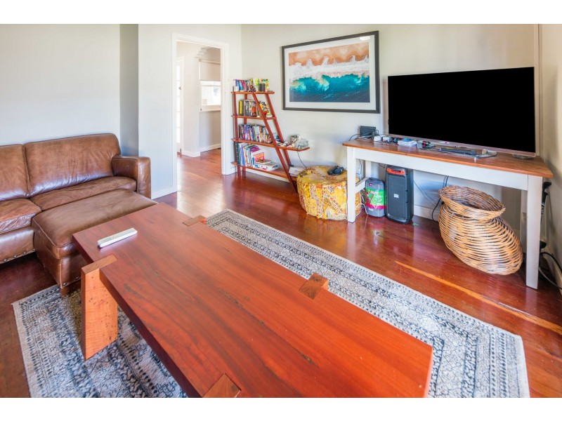 10 Lee Avenue, Hilton WA 6163