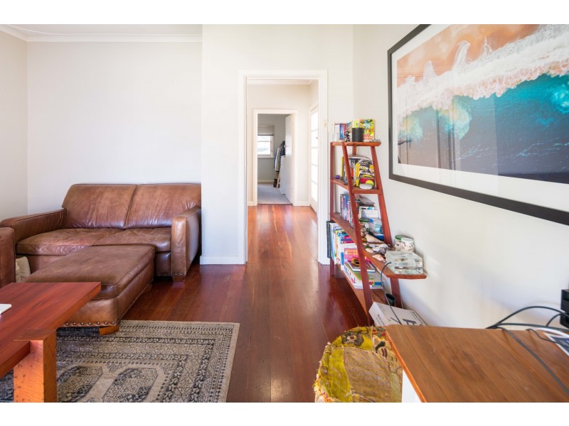 10 Lee Avenue, Hilton WA 6163