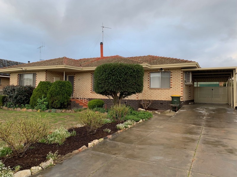 21 Carinya Gardens, Katanning WA 6317