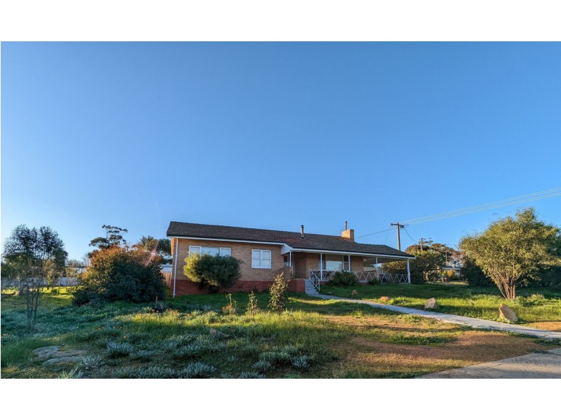 64 Raglan St, Pingelly WA 6308