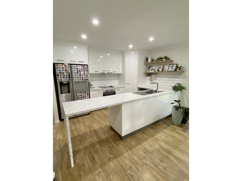 19 Mod Crescent, Beaconsfield QLD 4740