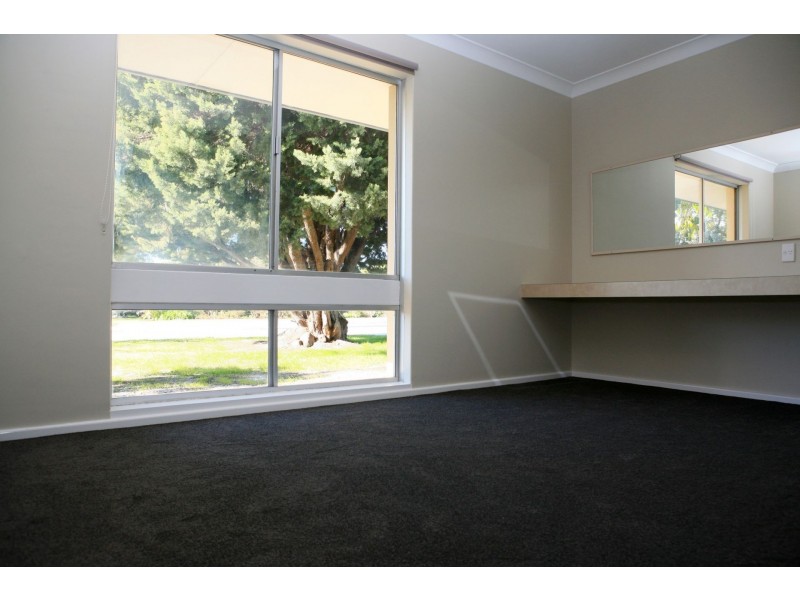 10 Gunnamatta Place, Kelmscott WA 6111