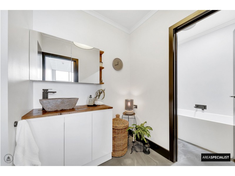 1A/3 Wardens Walk, Coburg VIC 3058