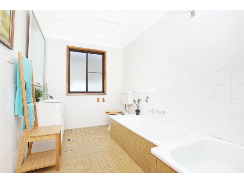 2 Nicholson Road, Woonona NSW 2517