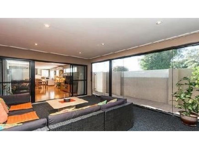 1 Illyarrie avenue, Falcon WA 6210