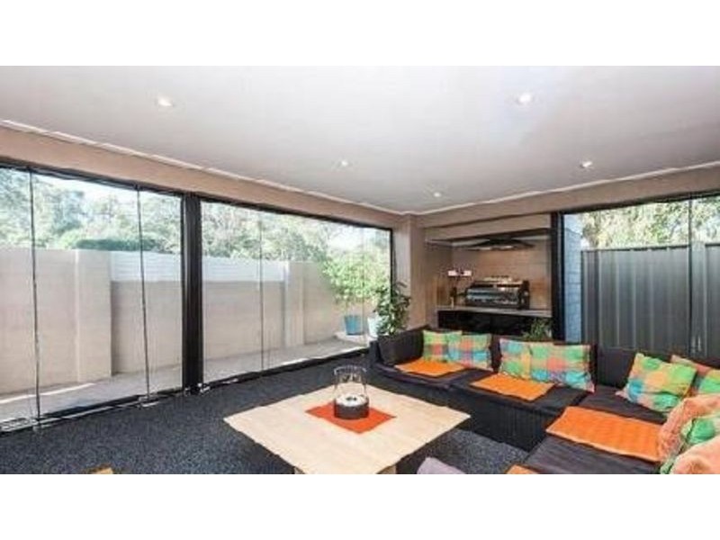 1 Illyarrie avenue, Falcon WA 6210