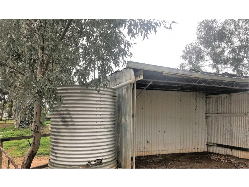 292 Muluckine Rd, Grass Valley WA 6403