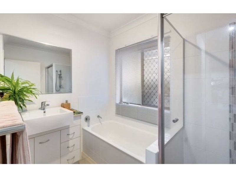 6 Somerset Drv, Andergrove QLD 4740