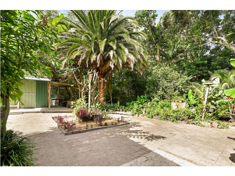 2 Nicholson Rd, Woonona NSW 2517