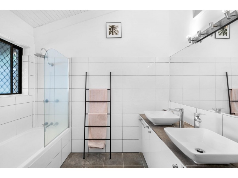 309 Winstanley Street, Carindale QLD 4152