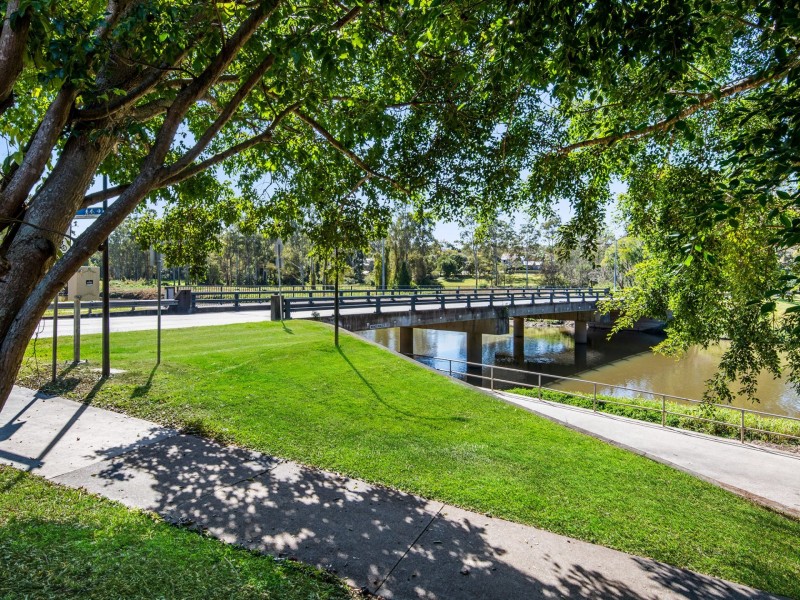 309 Winstanley Street, Carindale QLD 4152