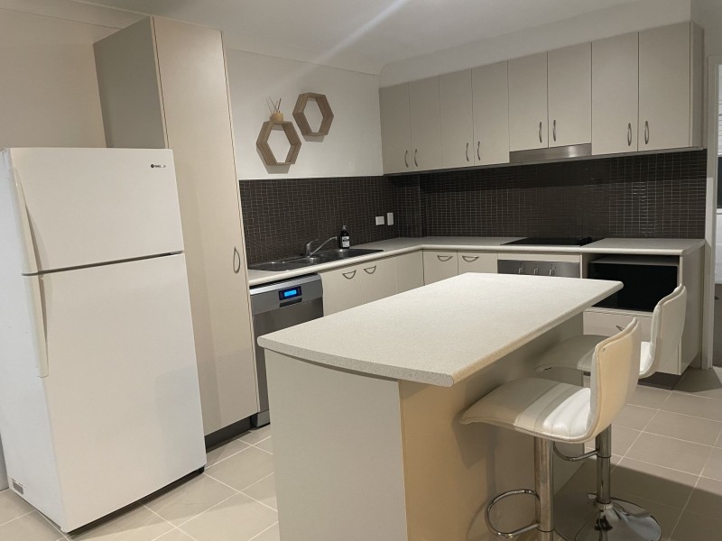 9/2 Arika Ave, Ocean Shores NSW 2483