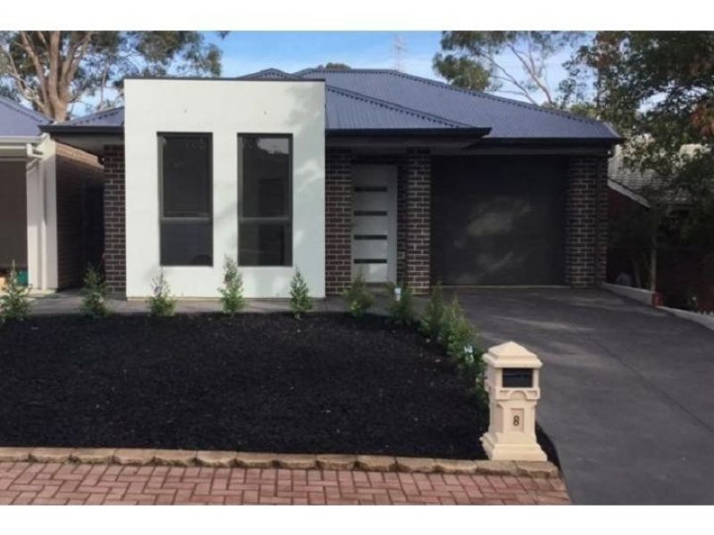 8 Roxanne Ave, Aberfoyle Park SA 5159