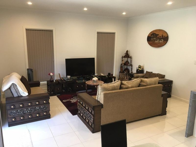 8 Roxanne Ave, Aberfoyle Park SA 5159