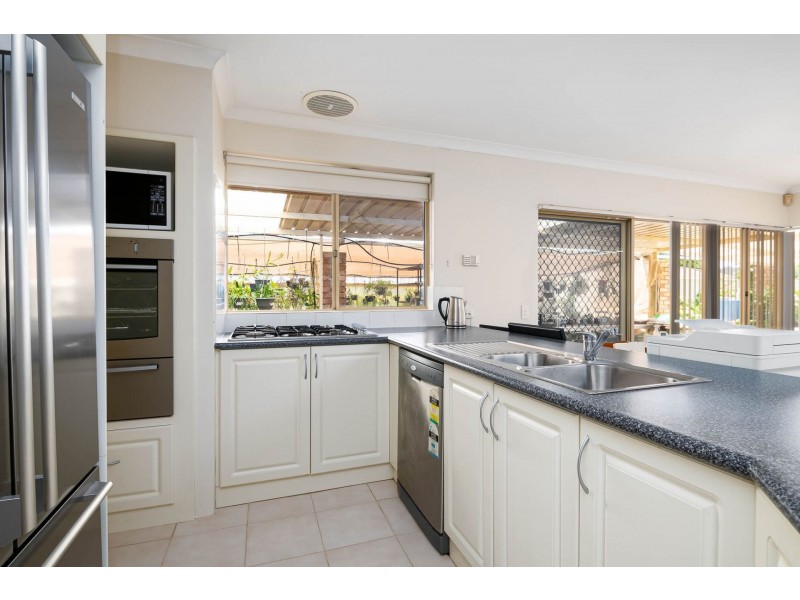 18 Lemon Grove, Seville Grove WA 6112