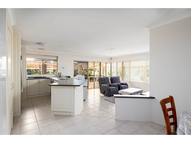 18 Lemon Grove, Seville Grove WA 6112