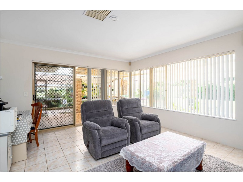 18 Lemon Grove, Seville Grove WA 6112