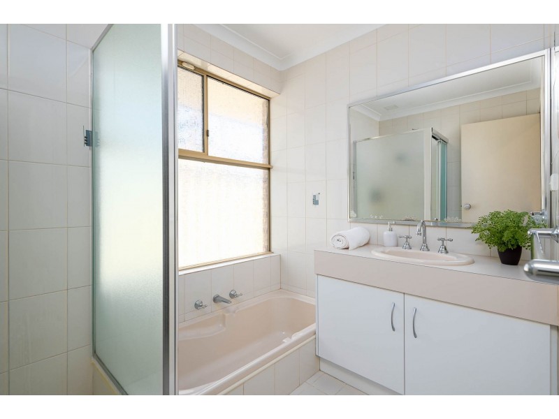 18 Lemon Grove, Seville Grove WA 6112