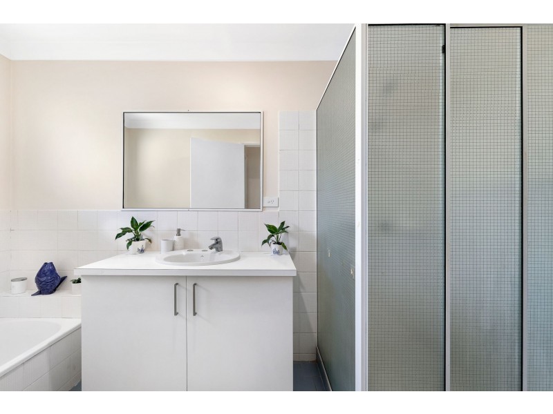 1/29 Brown Street, Labrador QLD 4215