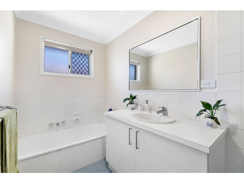 1/29 Brown Street, Labrador QLD 4215