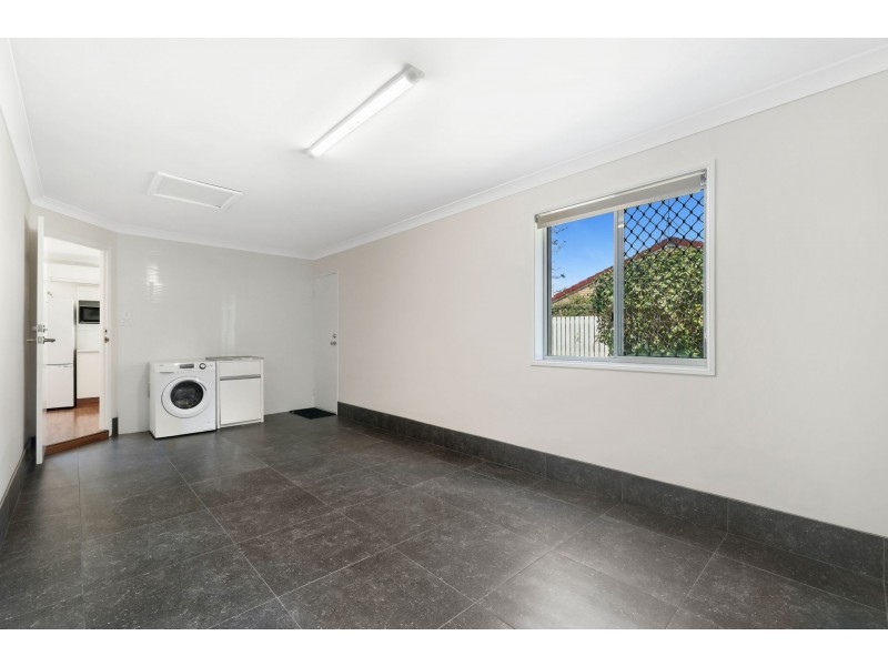 1/29 Brown Street, Labrador QLD 4215