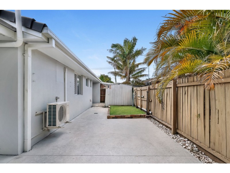 1/29 Brown Street, Labrador QLD 4215