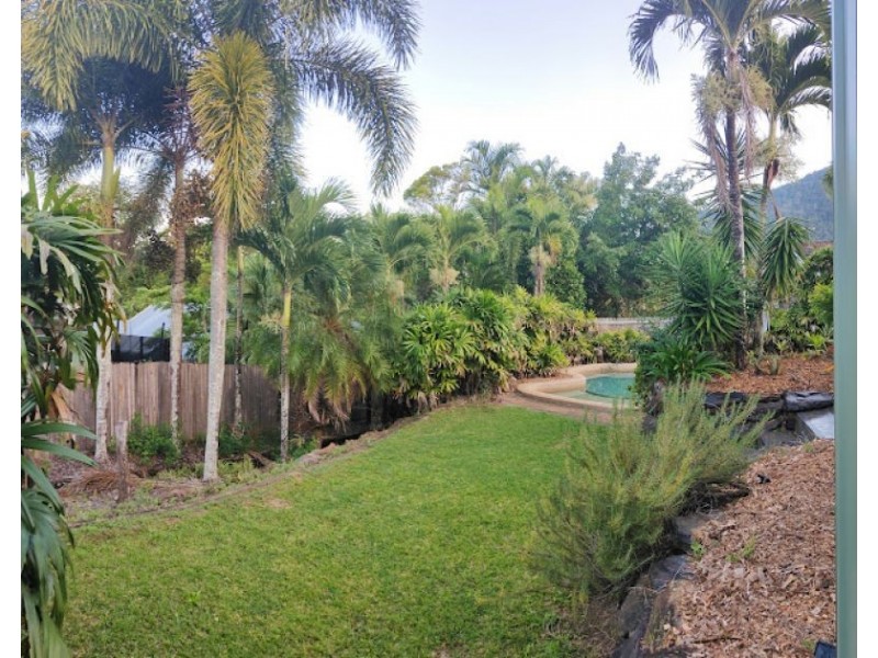 6 Barossa Close, Brinsmead QLD 4870