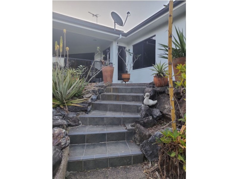 6 Barossa Close, Brinsmead QLD 4870