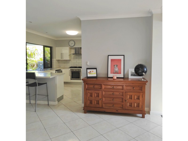 6 Barossa Close, Brinsmead QLD 4870