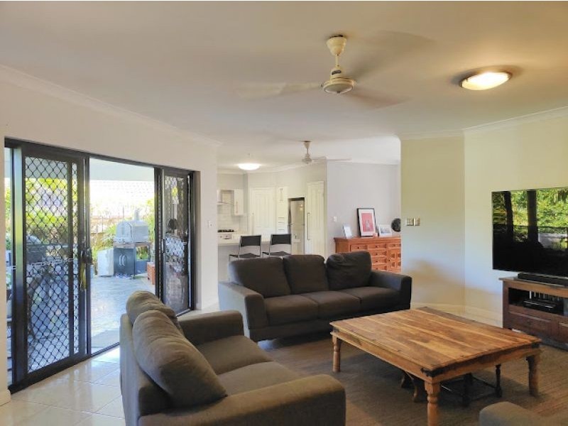 6 Barossa Close, Brinsmead QLD 4870