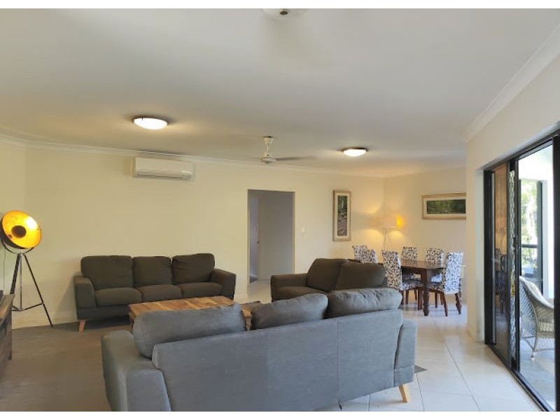 6 Barossa Close, Brinsmead QLD 4870