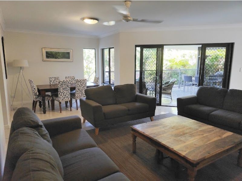 6 Barossa Close, Brinsmead QLD 4870